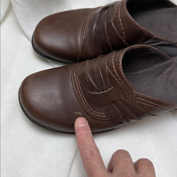 Clarks women’s size 9 Brown Slip-On Shoes - Picture 7 of 7